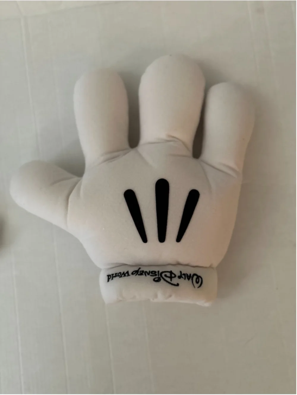 KSL. Disney Mickey Mouse Gloves